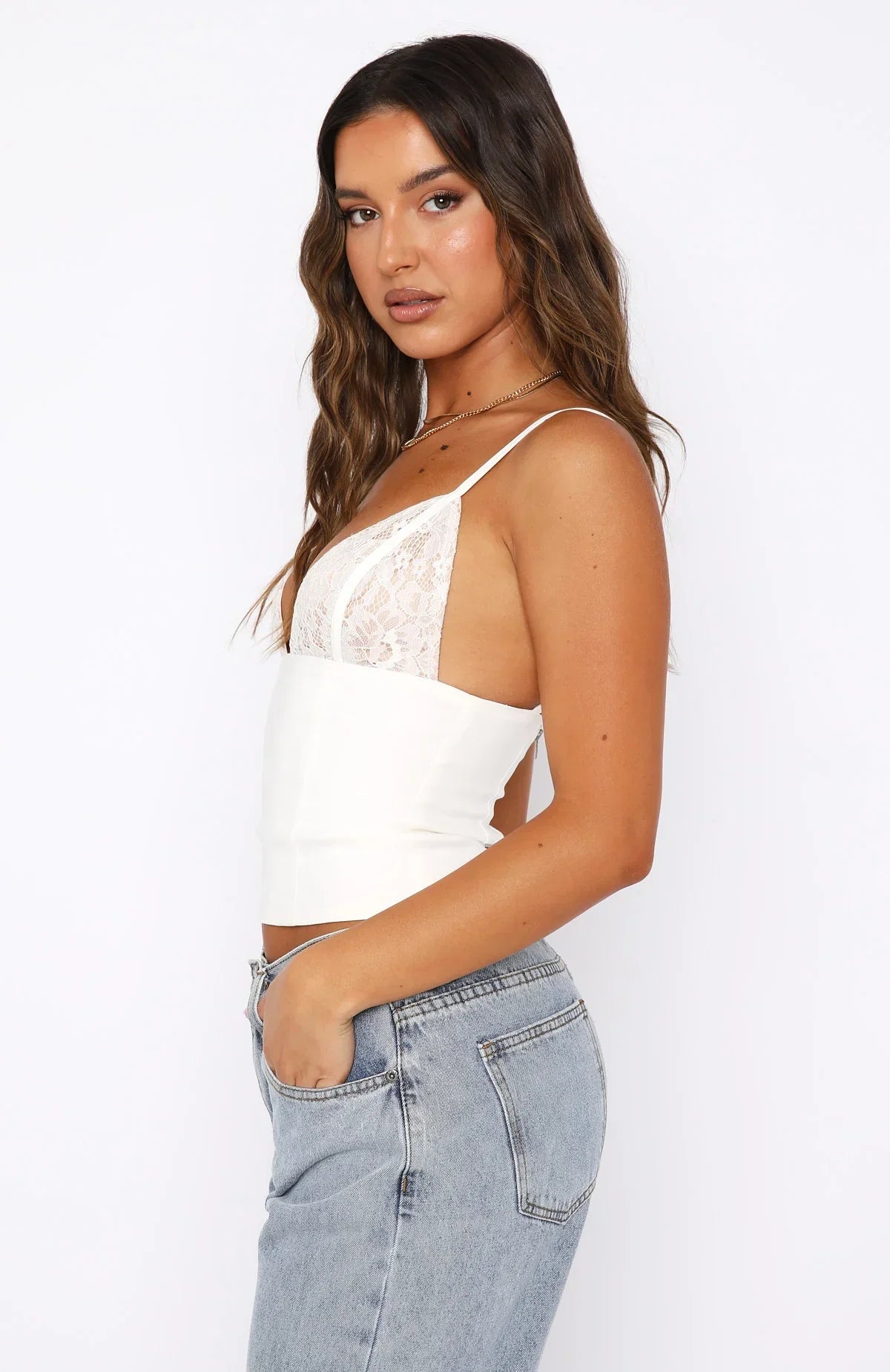 SOFIA – SPITZEN CROP TOP MIT SPAGHETTITRÄGERN IN SCHWARZ & WEISS