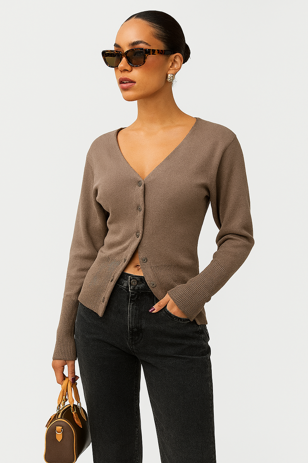 LEONA – STRICKJACKE MIT V-AUSSCHNITT IN BRAUN