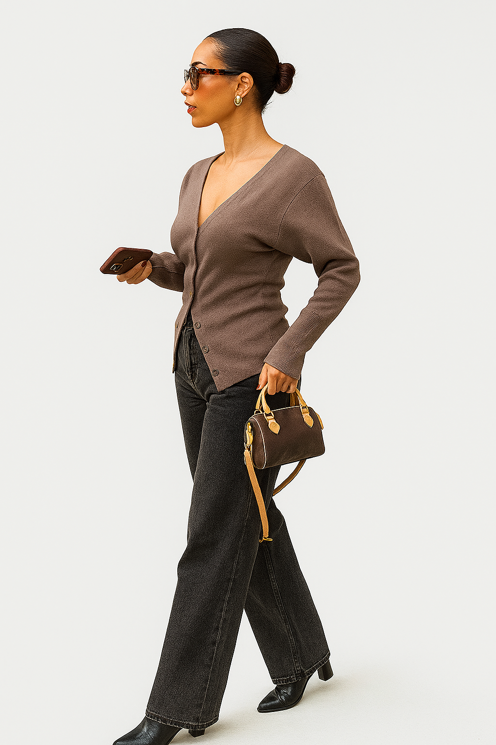 LEONA – STRICKJACKE MIT V-AUSSCHNITT IN BRAUN