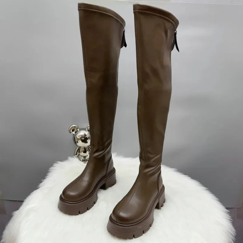VIVIENNE OVERKNEE STIEFEL – LUXURIÖS & STILVOLL