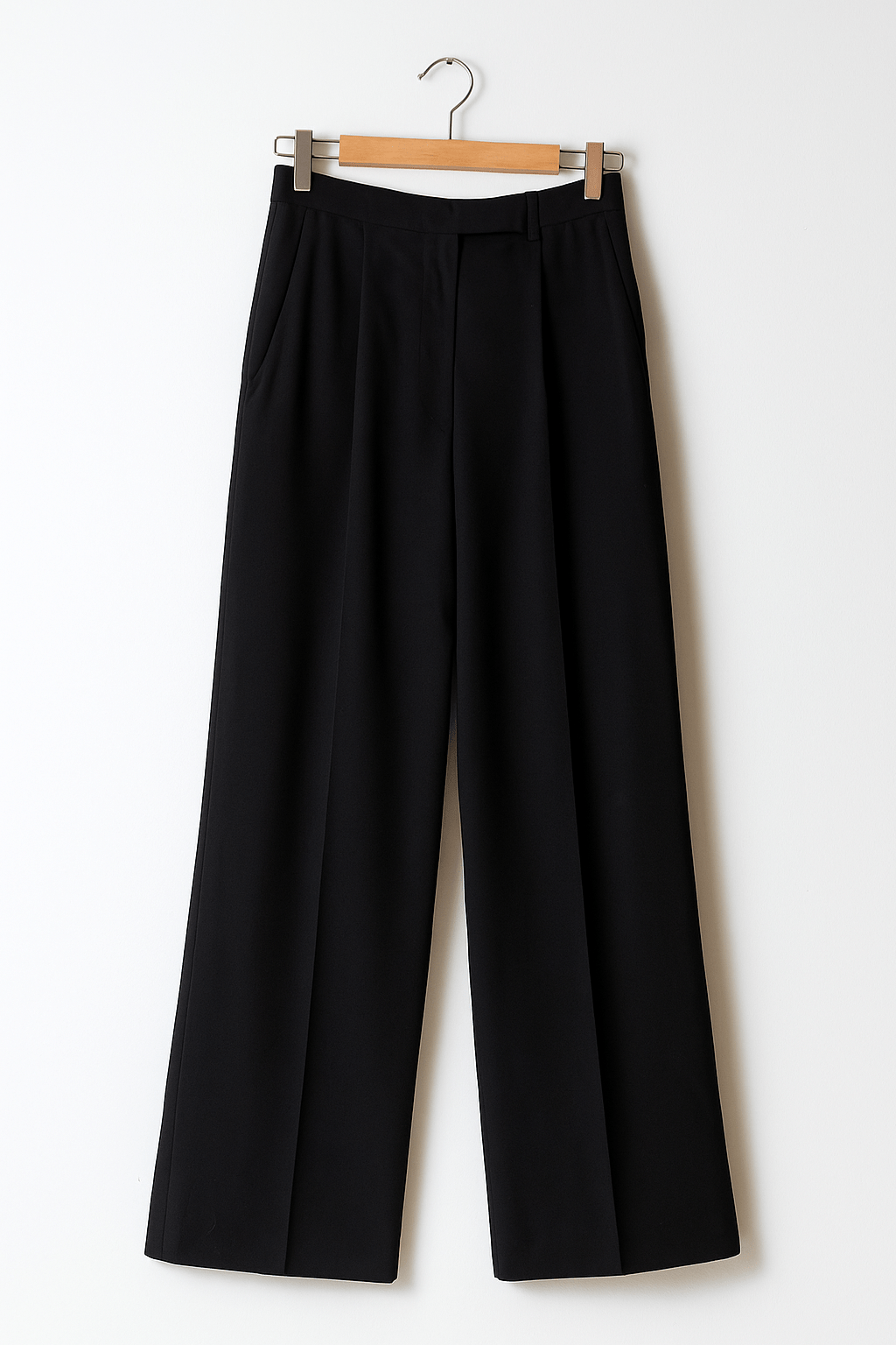 ADA ANZUGHHOSE MIT WEITEM BEIN UND BUNDFALTEN