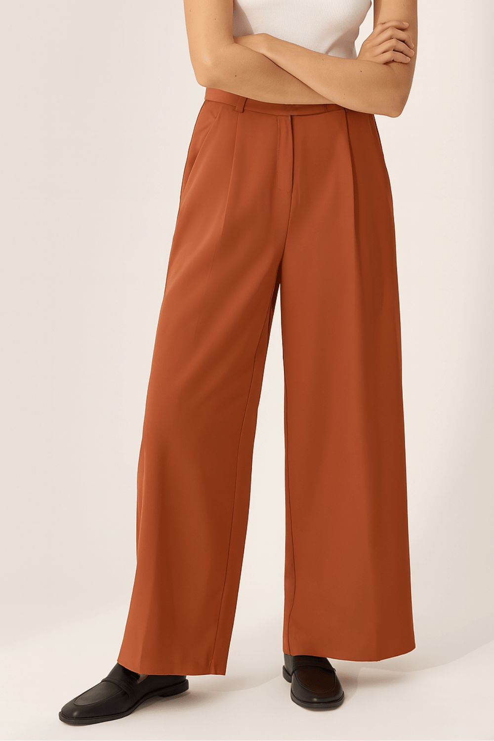 ADA ANZUGHHOSE MIT WEITEM BEIN UND BUNDFALTEN