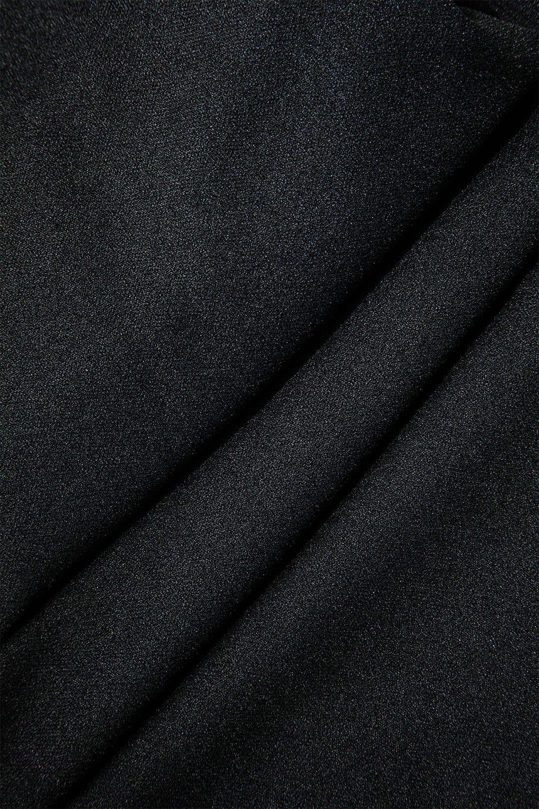 AMARA KLEID – ELEGANTES SCHWARZES MINIKLEID MIT GOLDENEM GÜRTEL RAFFINESSE FÜR STILVOLLE AUFTRITTE