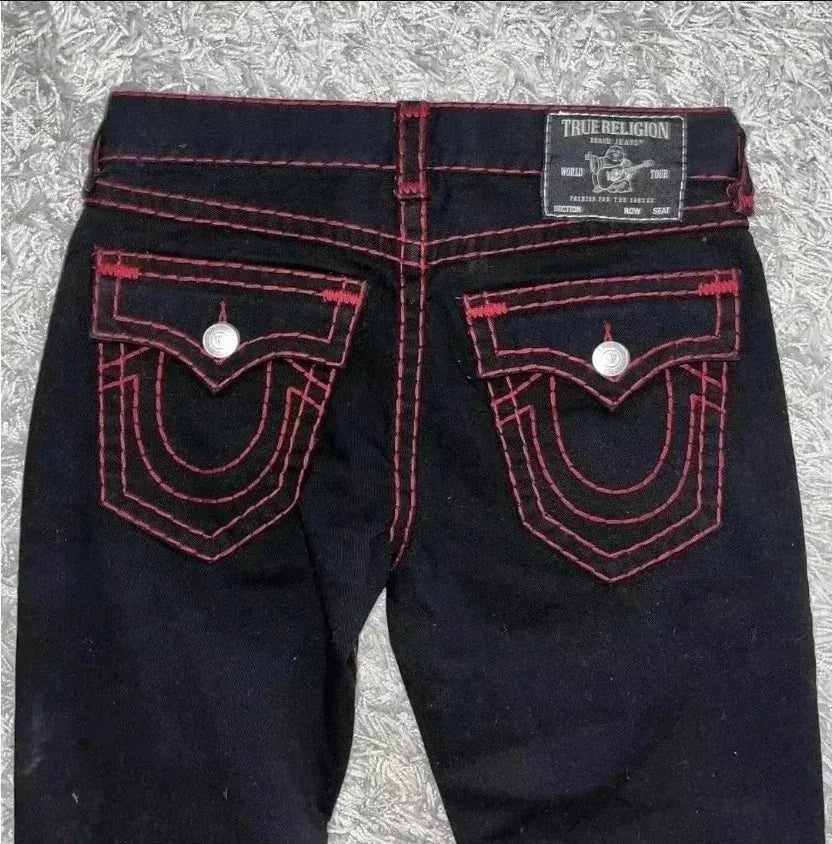 SIERRA DESIGNER-JEANS MIT STRASSDETAILS UND PERFEKTEM SITZ