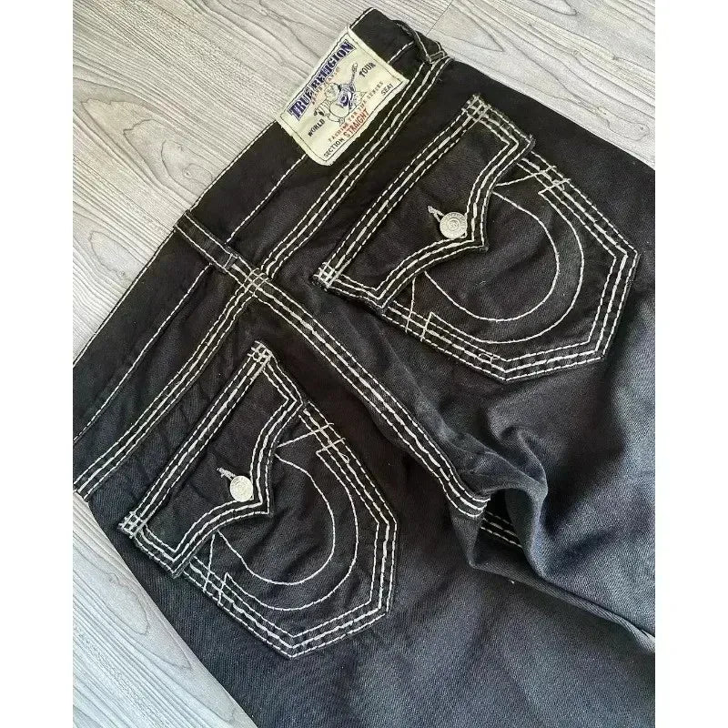 SIERRA DESIGNER-JEANS MIT STRASSDETAILS UND PERFEKTEM SITZ