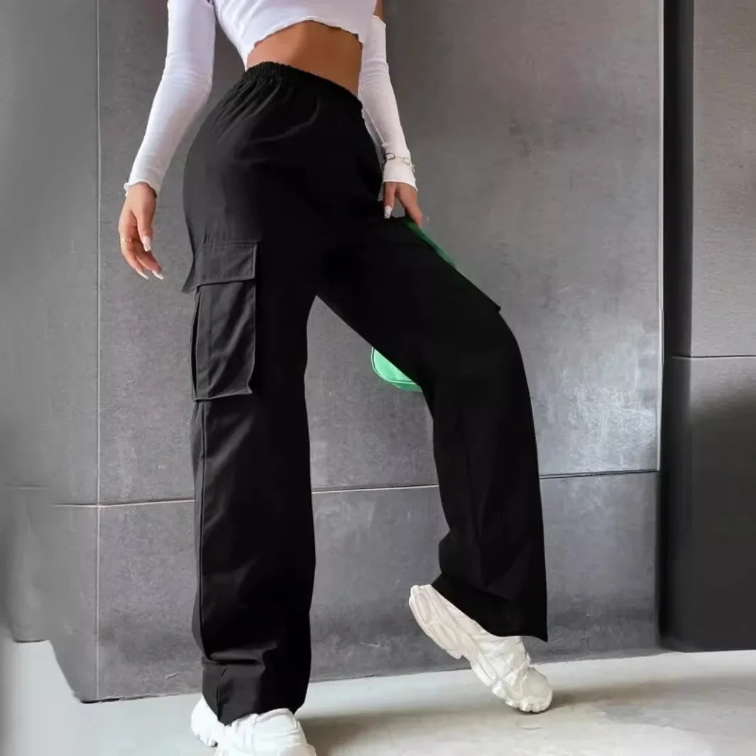 TAMANA CARGOHOSE MIT WEITEM BEIN UND TASCHENDETAILS