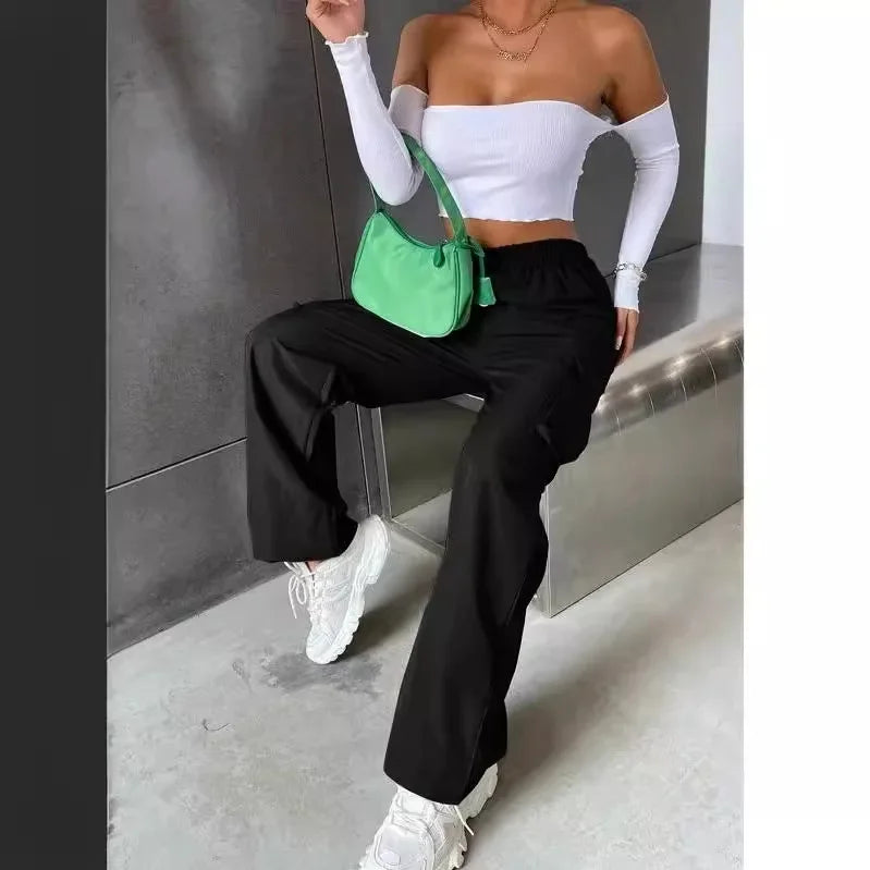 TAMANA CARGOHOSE MIT WEITEM BEIN UND TASCHENDETAILS