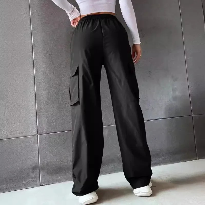 TAMANA CARGOHOSE MIT WEITEM BEIN UND TASCHENDETAILS