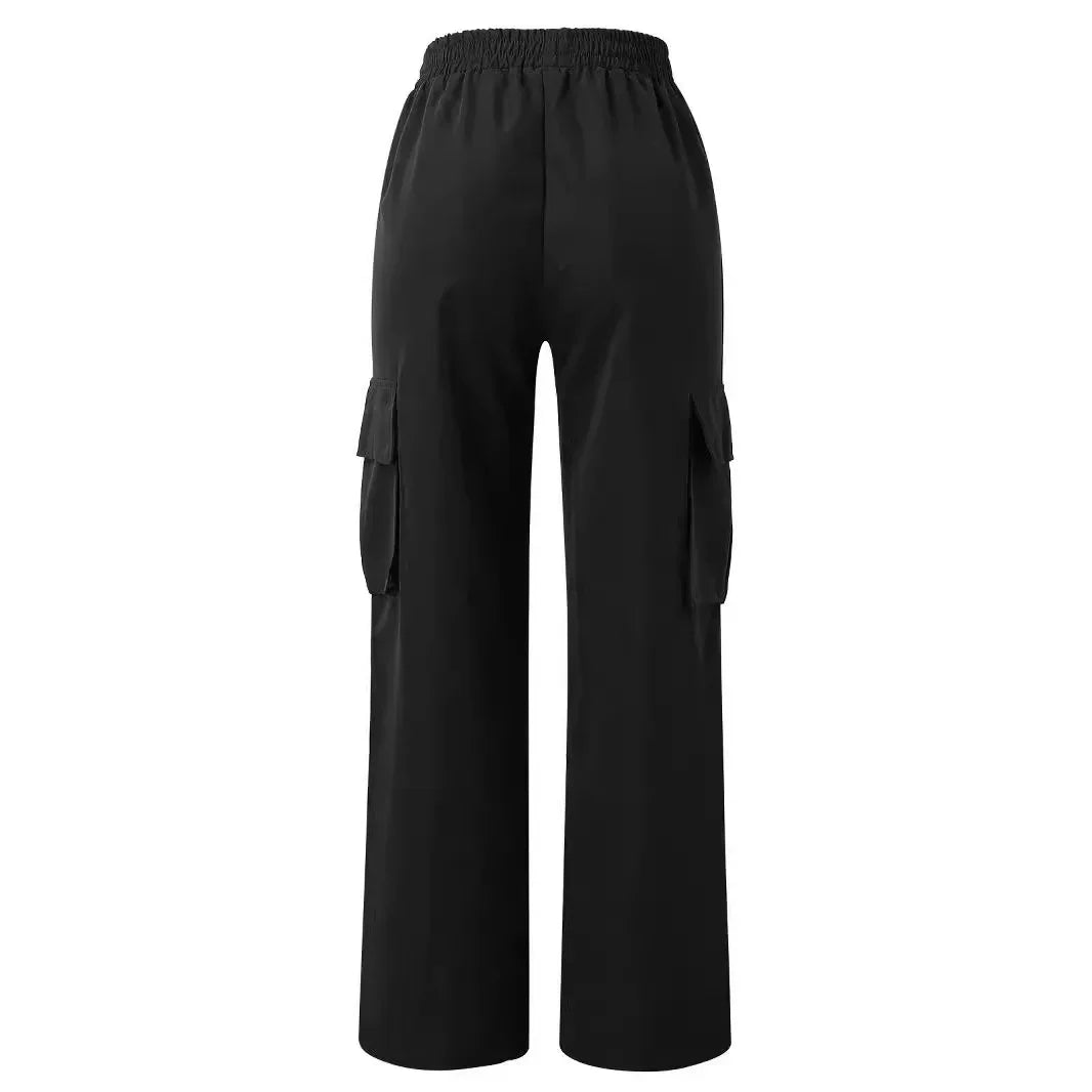 TAMANA CARGOHOSE MIT WEITEM BEIN UND TASCHENDETAILS