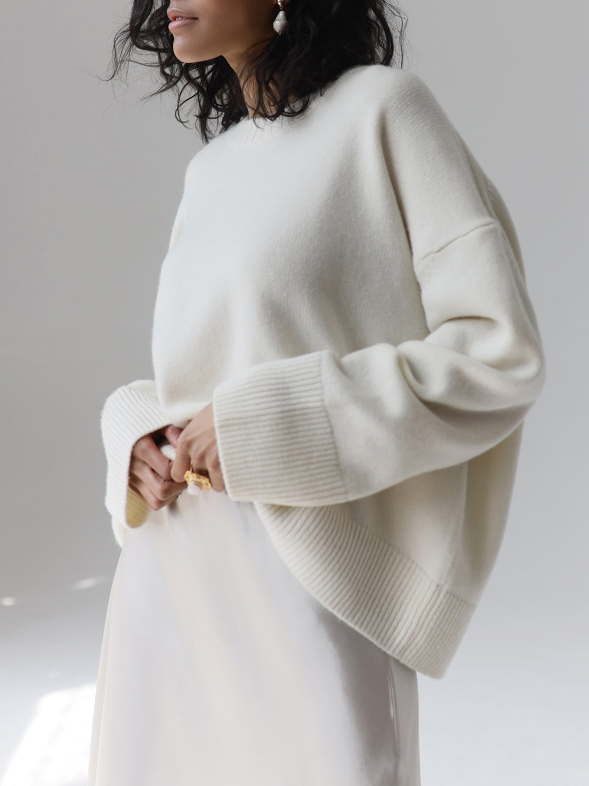 MIRA – FLUFFIGER DAMENPULLOVER MIT WEITEM SCHNITT UND ZUCKERWATTEN-LOOK