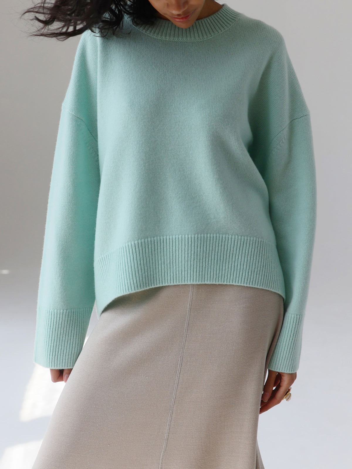 MIRA – FLUFFIGER DAMENPULLOVER MIT WEITEM SCHNITT UND ZUCKERWATTEN-LOOK