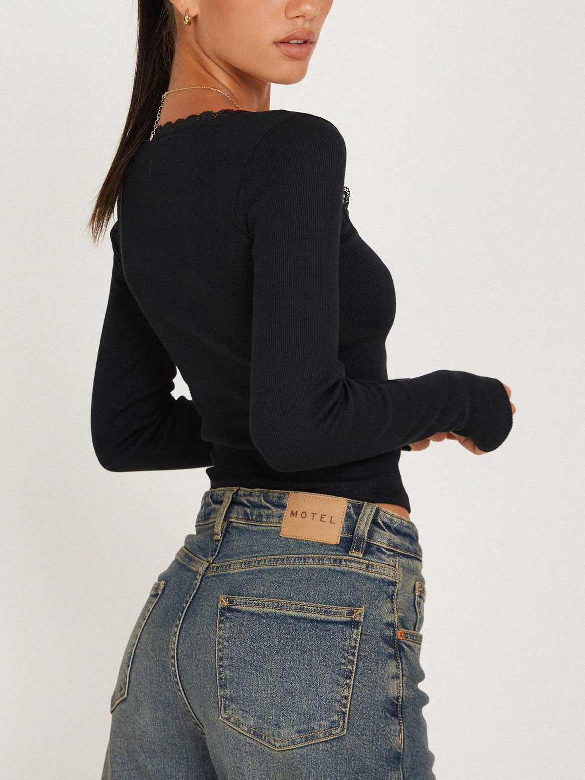 Colette – Schwarzes Langarm Crop T-shirt 5