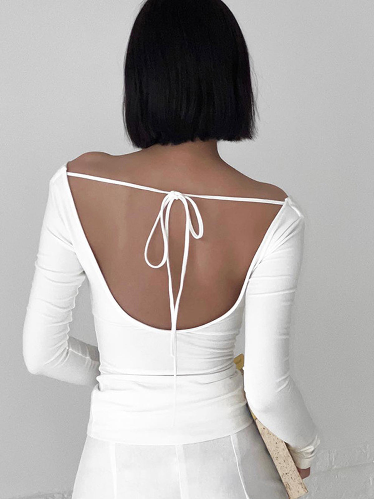 Wanda – Elegantes weißes Top mit Rückenausschnitt 5
