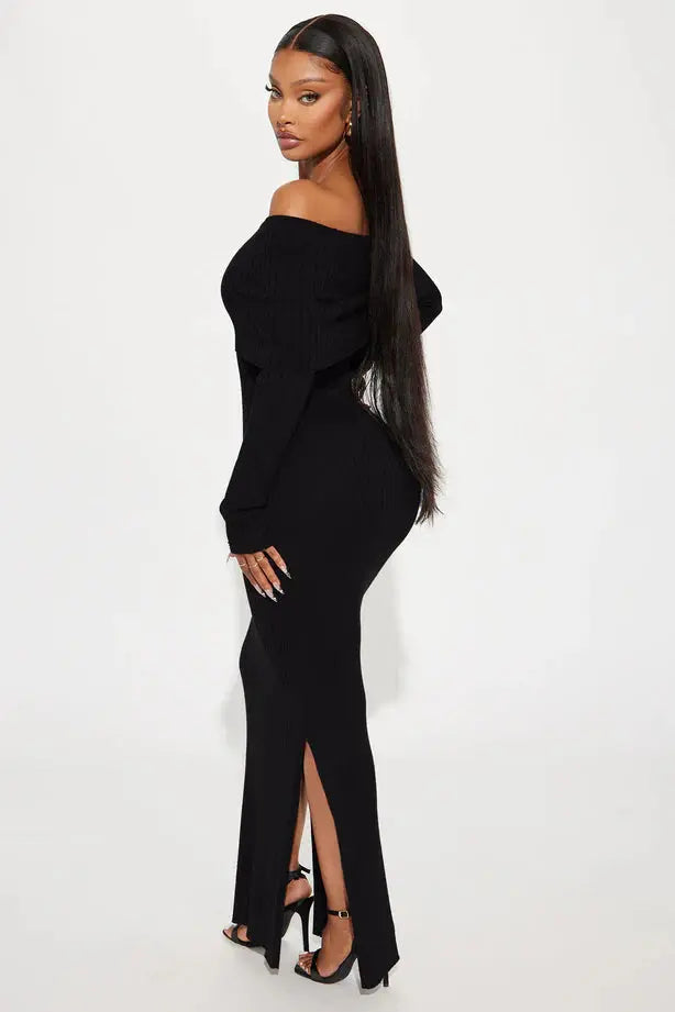 YARA STRICKKLEID – SCHULTERFREIES KLEID MIT SCHLITZ FÜR ELEGANZ UND LEICHTIGKEIT ZU JEDEM ANLASS