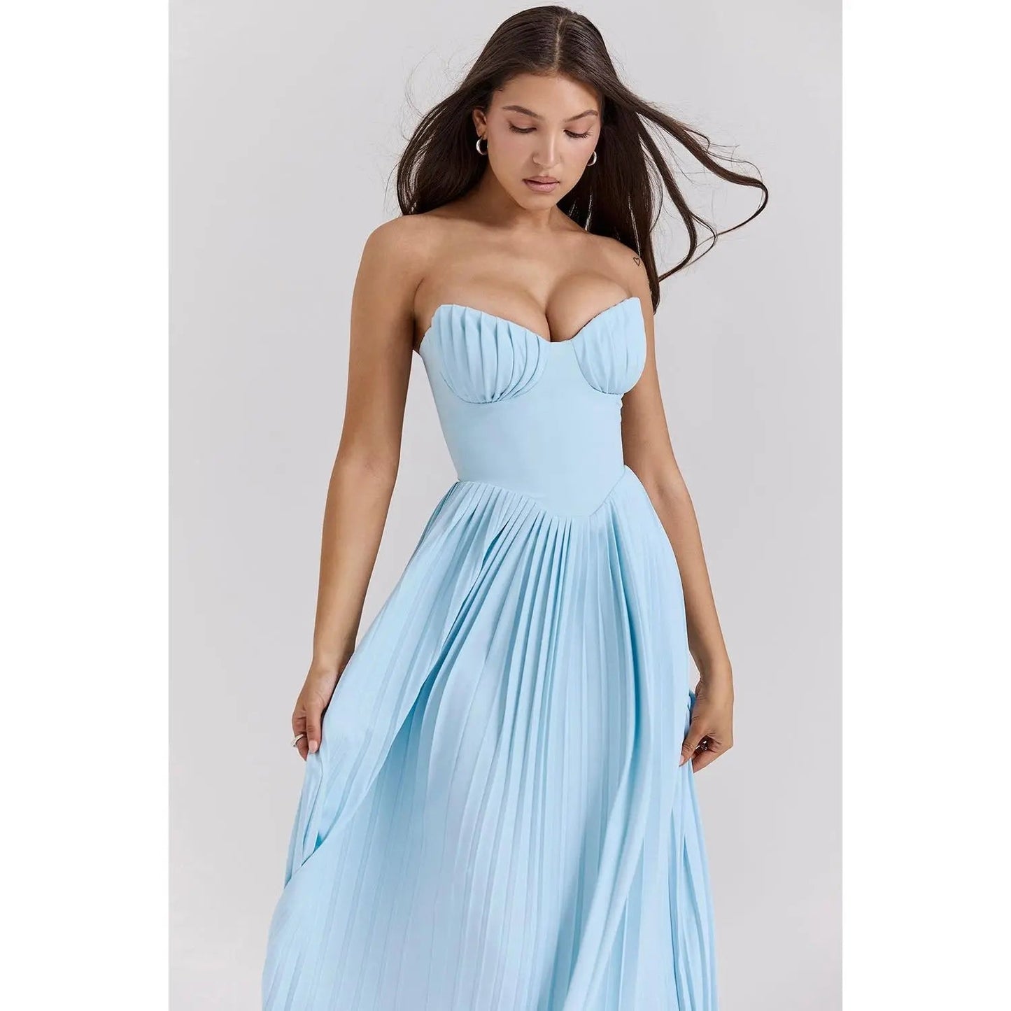 ELVIRA STRANDKLEID – LUXURIÖSES SCHULTERFREIES MAXIKLEID FÜR DAMEN