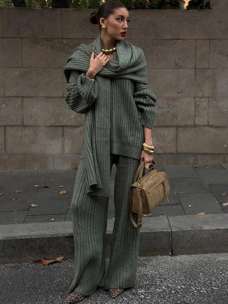 Diora- Loungewear-Set mit Schal 6