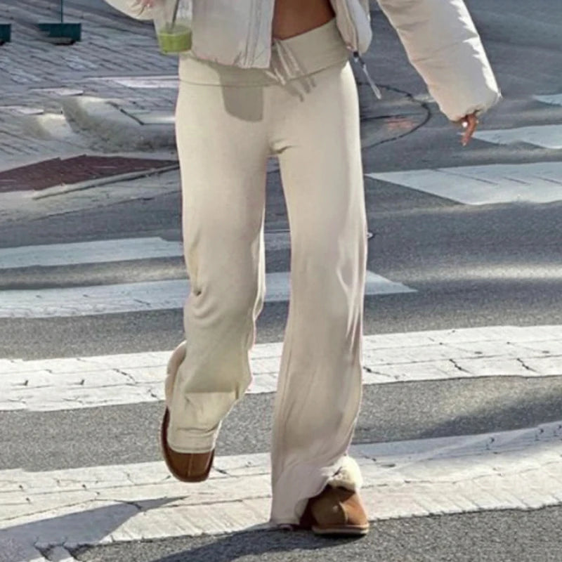 BELLAGIO FREIZEITHOSE – TIEF GESCHNITTENE Y2K HOSE MIT SCHLAG