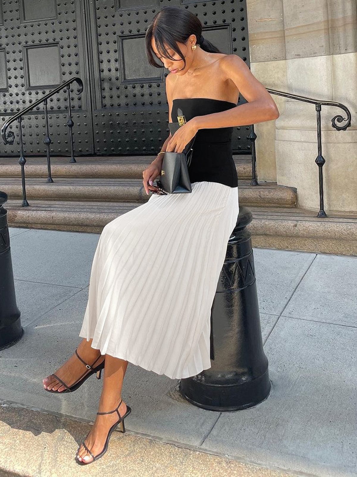 NEVINA PLISSEE-KLEID – STILVOLLES BUSTIER-TOP UND FLIEẞENDER MAXIROCK FÜR EINEN ANSPRUCHSVOLLEN LOOK
