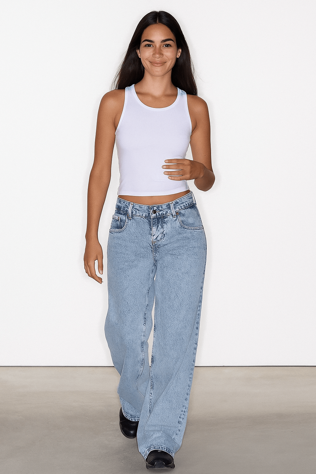 FENNA SCHLAGJEANS MIT HOHEM BUND UND VINTAGE-WASCHUNG