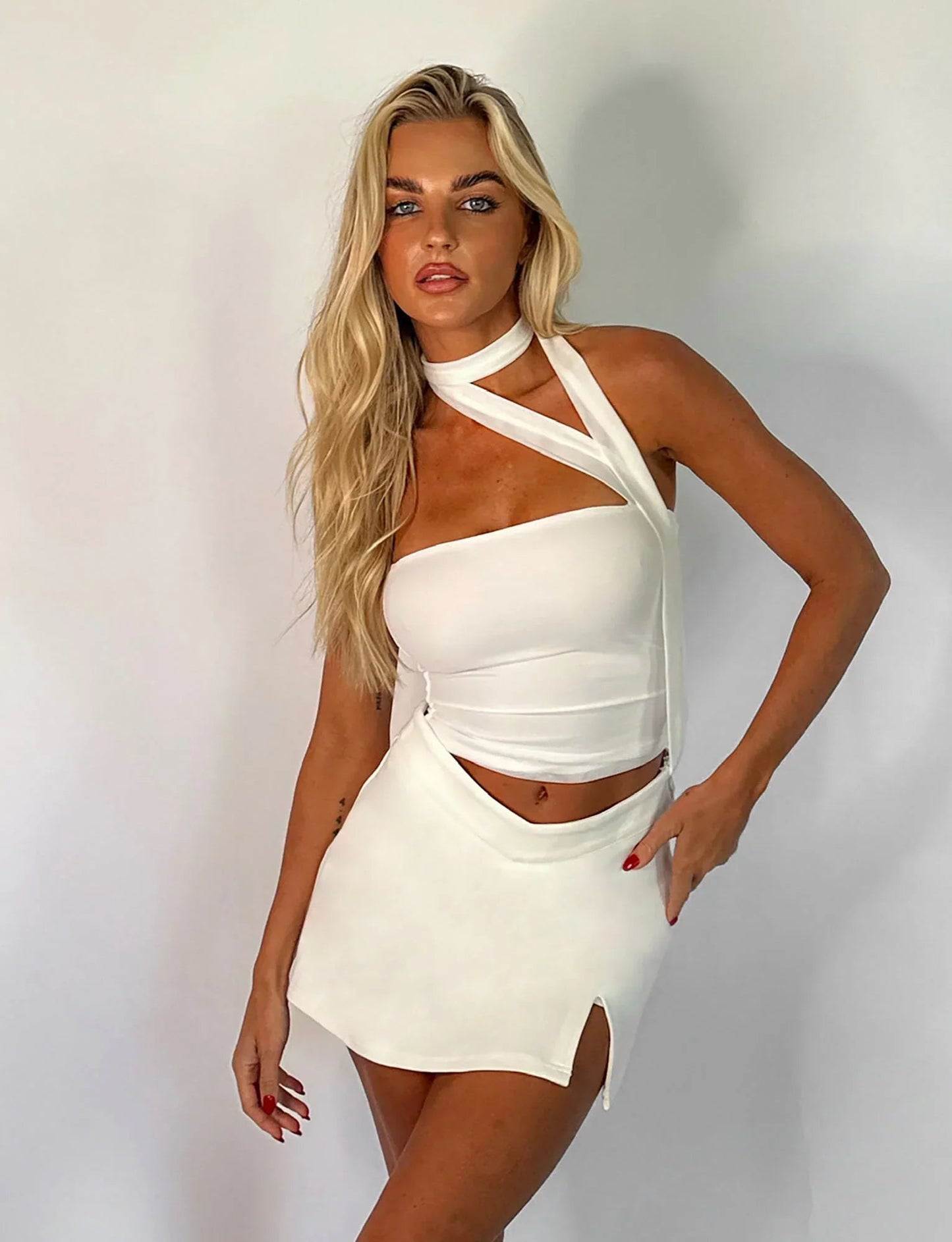 Helga | Minimalistisches Sommer-Style ärmelloses Neckholder Top 3