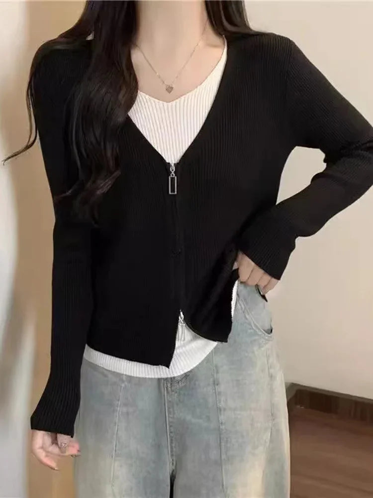 SENDA CARDIGAN MIT KNÖPFEN UND V-AUSSCHNITT AUS STRICK