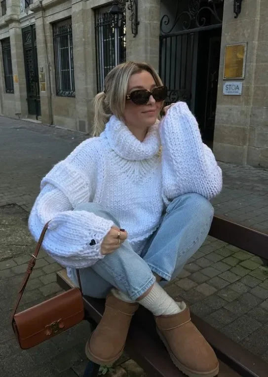 AMARA ROLLKRAGENPULLOVER – STRICK OVERSIZE WEISS