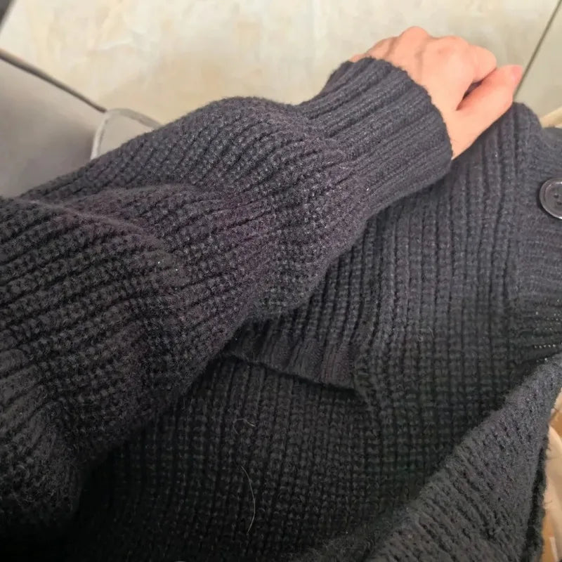 ODESSA OVERSIZE CARDIGAN MIT V-AUSSCHNITT UND GROBEN KNÖPFEN