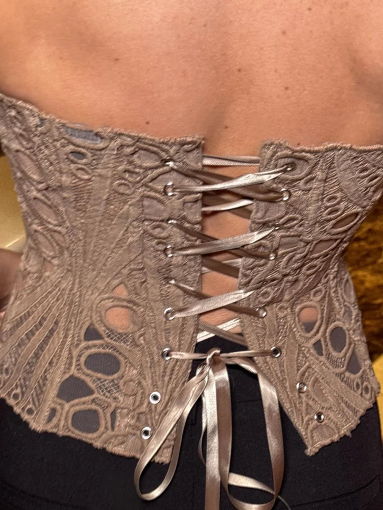 Mode gestrickte Hohlauslöser unregelmäßiger Saum trägerlose Tops für Frauen sexy ärmellose Schnüre -up Slim Weste Lady 2025 Summer Street Tops 2