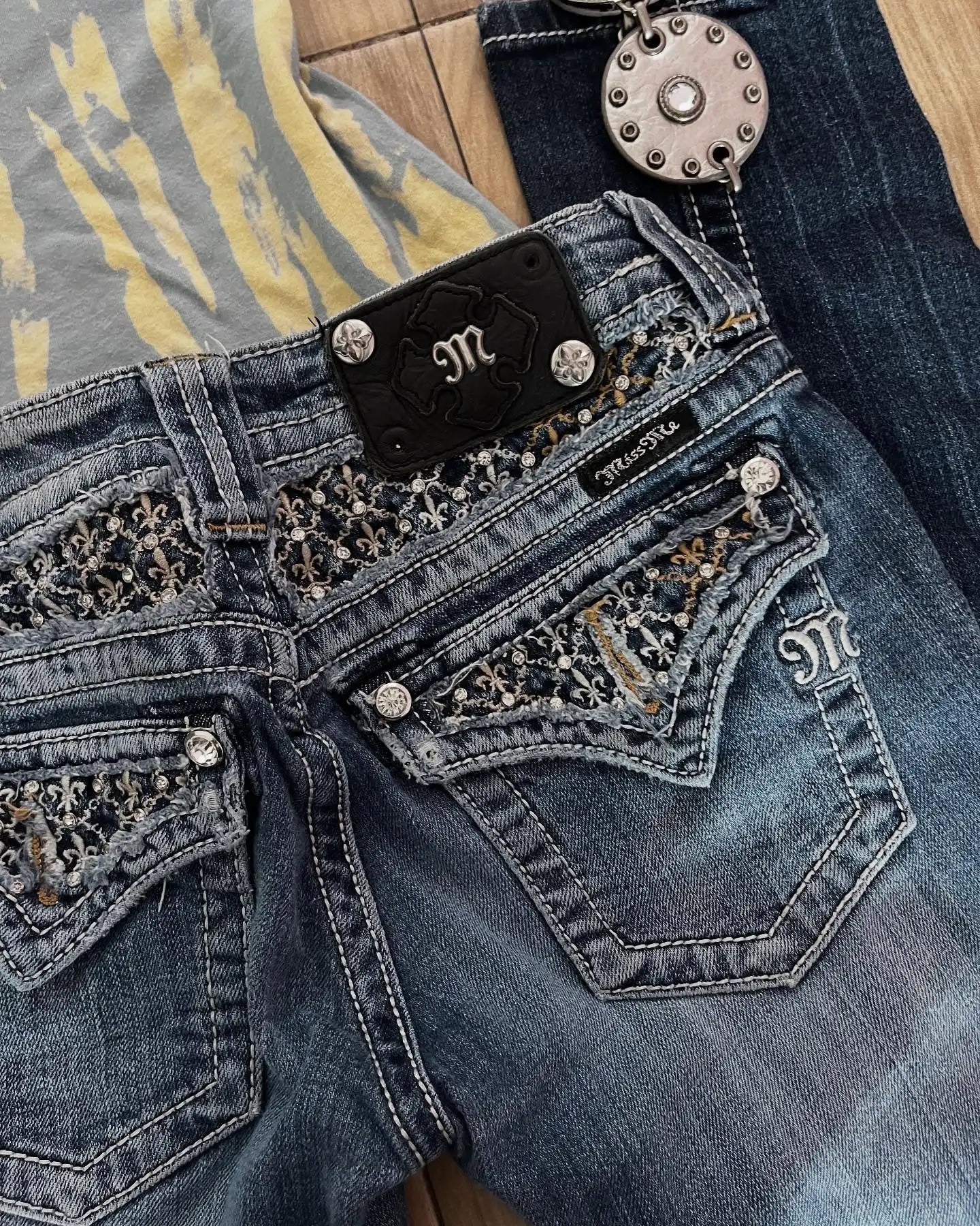 MONTEREY DESIGNER-JEANS MIT AUFWENDIGER TASCHENVERZIERUNG