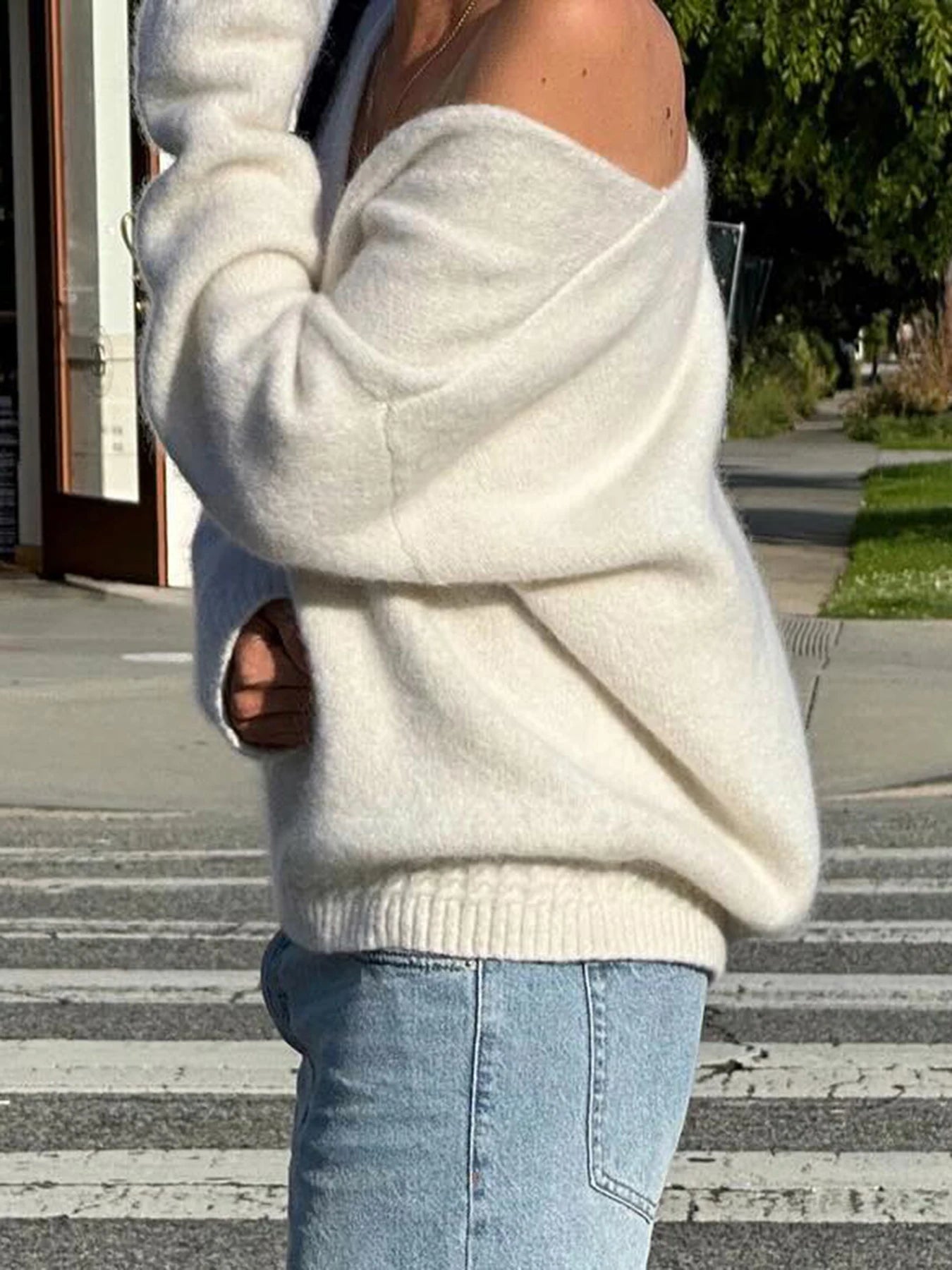 ELEONORE PULLOVER – LÄSSIGER V-AUSSCHNITT STRICK IN WEISS