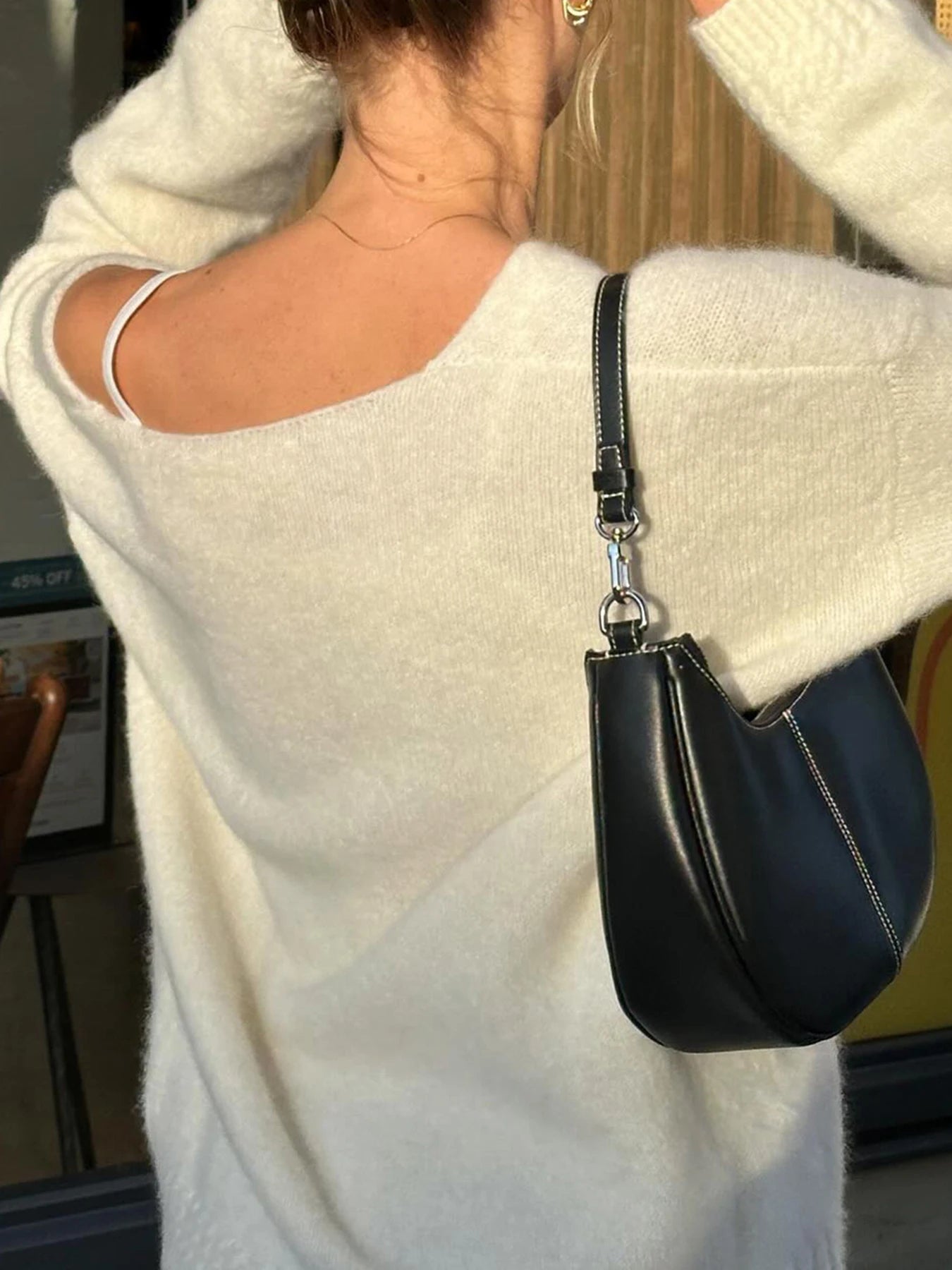 ELEONORE PULLOVER – LÄSSIGER V-AUSSCHNITT STRICK IN WEISS
