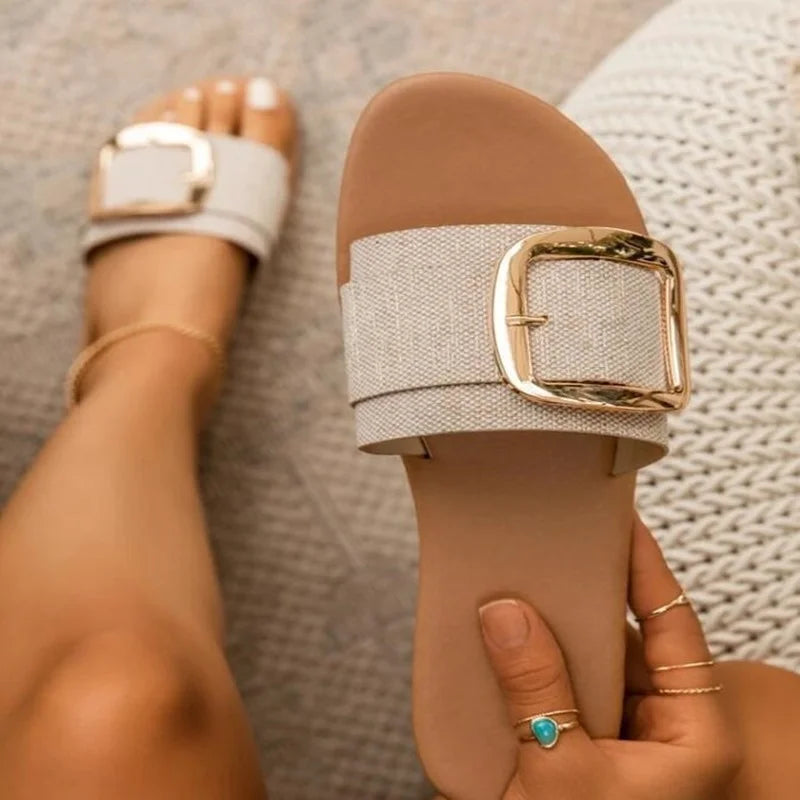 MIRELLA – SOMMERPANTOLETTE MIT SCHNALLE IN LEOPARD & CREME