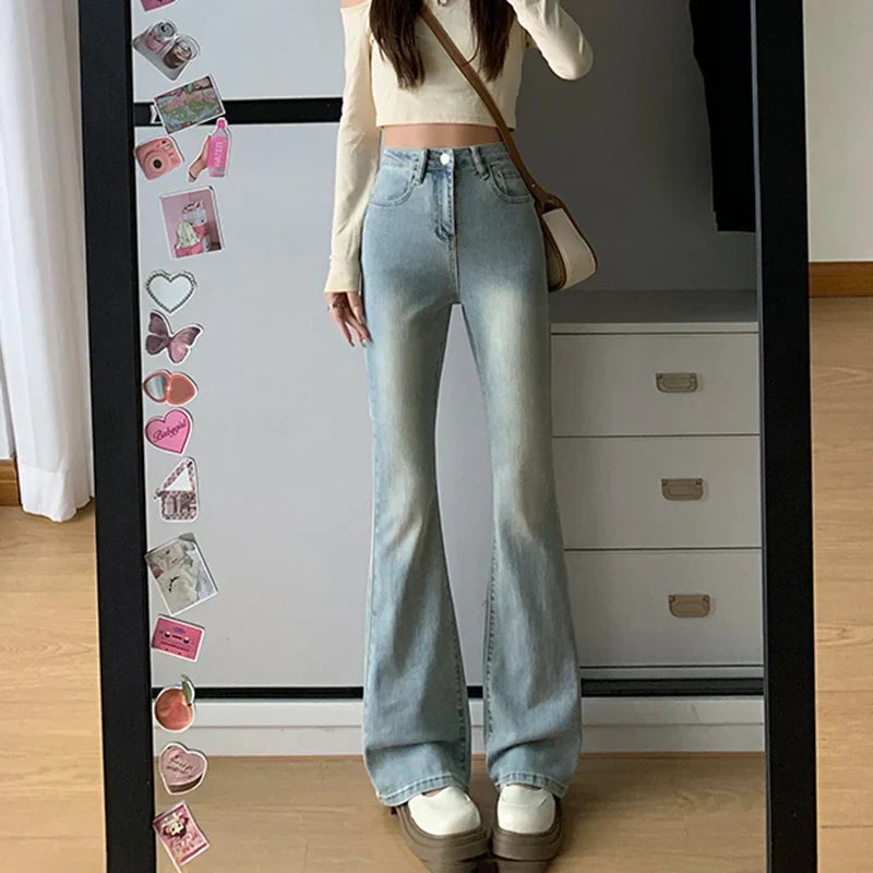 CAMILA – HELLBLAUE FLARED JEANS MIT HOHER TAILLE UND STRETCH