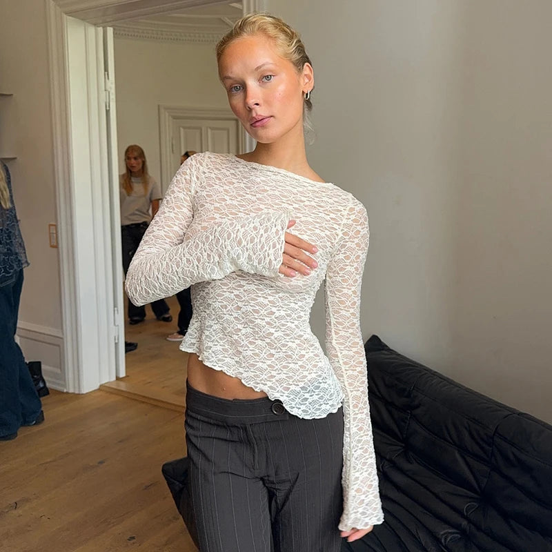 CLARA – LANGARMSHIRT MIT SPITZENDETAILS IN SCHWARZ
