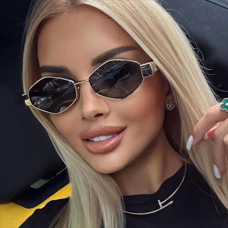 LIYANA SONNENBRILLE – UNISEX-SONNENBRILLE EINHEITSGRÖSSE KUNSTSTOFFRAHMEN RETRO-QUADRATISCHES DESIGN MIT UV-SCHUTZ