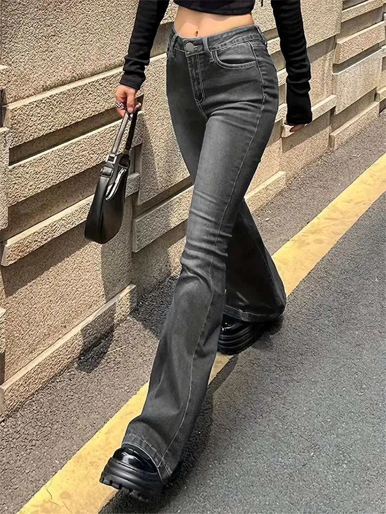 CAMILA – HELLBLAUE FLARED JEANS MIT HOHER TAILLE UND STRETCH
