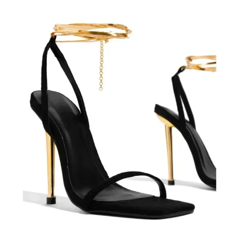 YARELI – HIGH HEELS MIT STILETTOABSATZ UND GOLDDETAILS