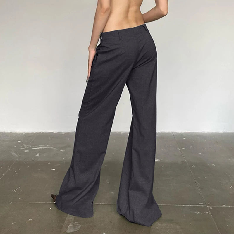LUCIA FLARED-HOSE MIT FIGURBETONTEM SCHNITT