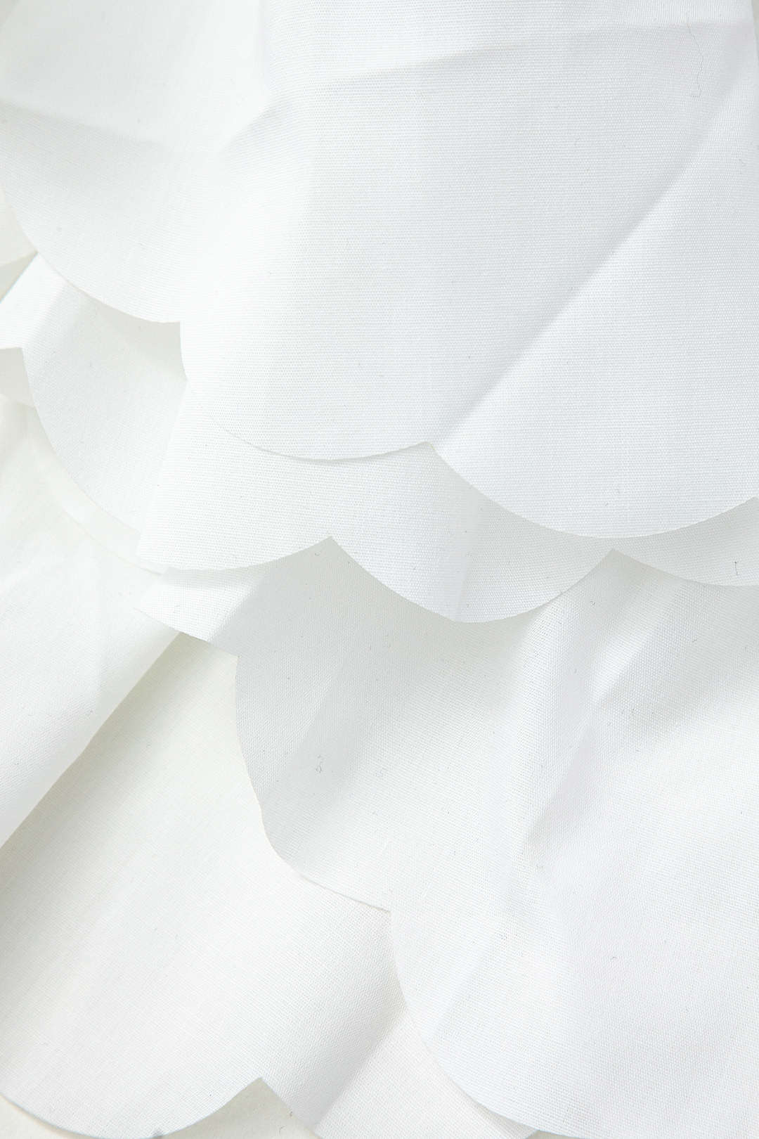 DALIA KLEID – ZARTES MINIKLEID MIT WELLENSAUM UND CHAIN-DETAIL