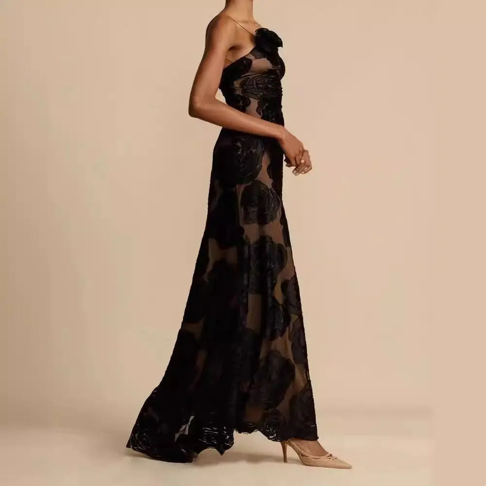 YARELI MAXIKLEID – SEXY UND ELEGANTES SCHWARZES MAXIKLEID MIT BLUMENMUSTER UND SCHLITZ