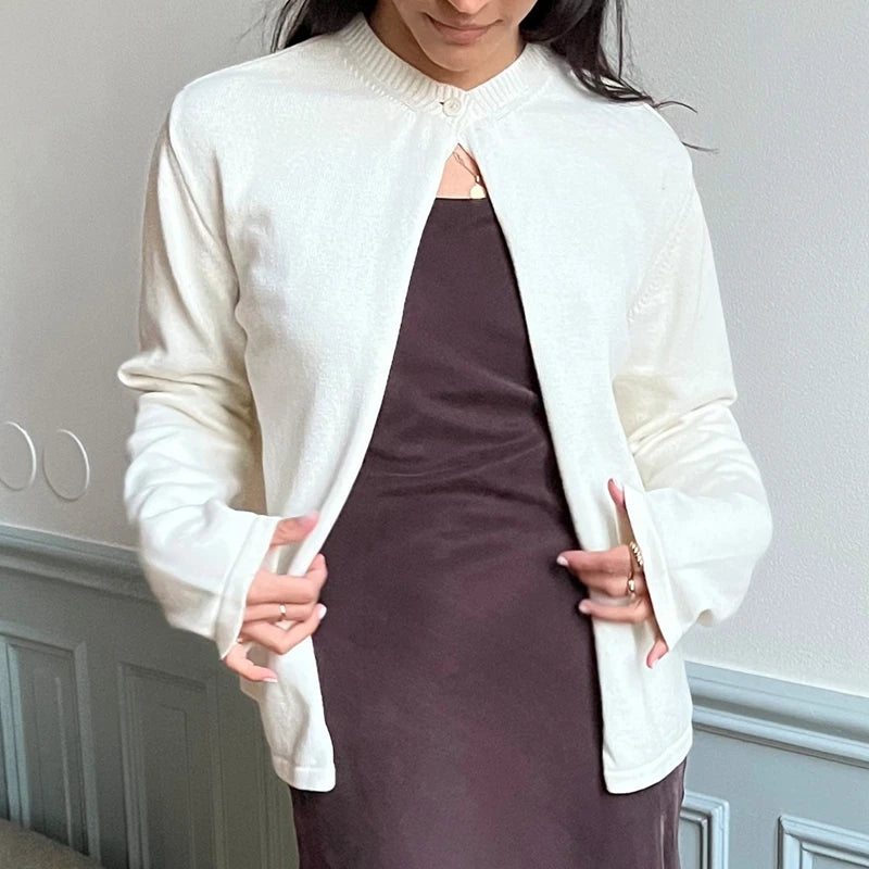 MAELLE STRICKJACKE – Y2K CARDIGAN MIT ONE-BUTTON DESIGN