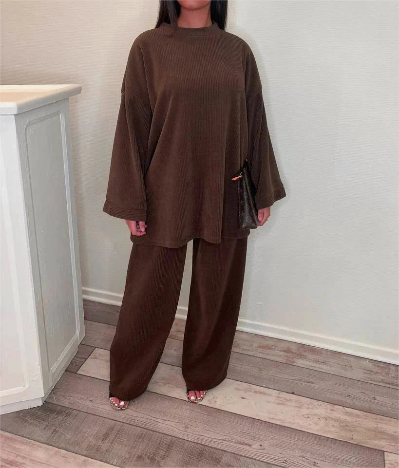 MIRELLA LOUNGEWEAR-SET – DAMEN-LOUNGEWEAR-SET MIT MODERNER GERIPPTER STRUKTUR FÜR EINEN TRENDIGEN LOOK