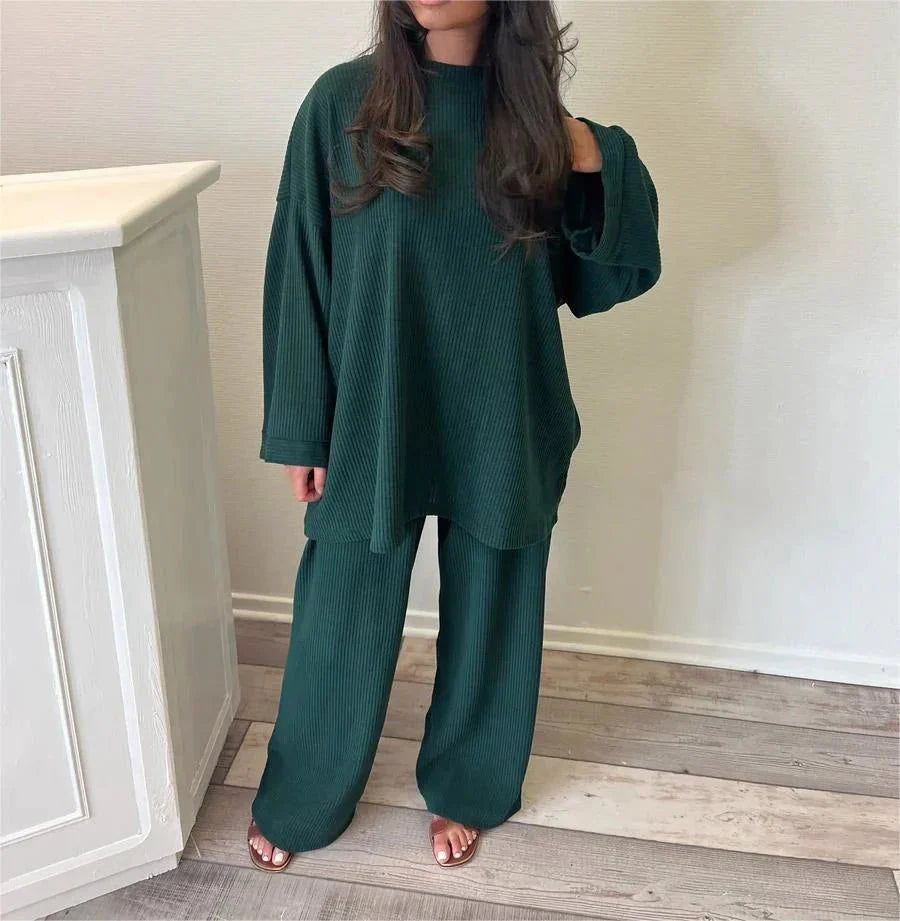 MIRELLA LOUNGEWEAR-SET – DAMEN-LOUNGEWEAR-SET MIT MODERNER GERIPPTER STRUKTUR FÜR EINEN TRENDIGEN LOOK
