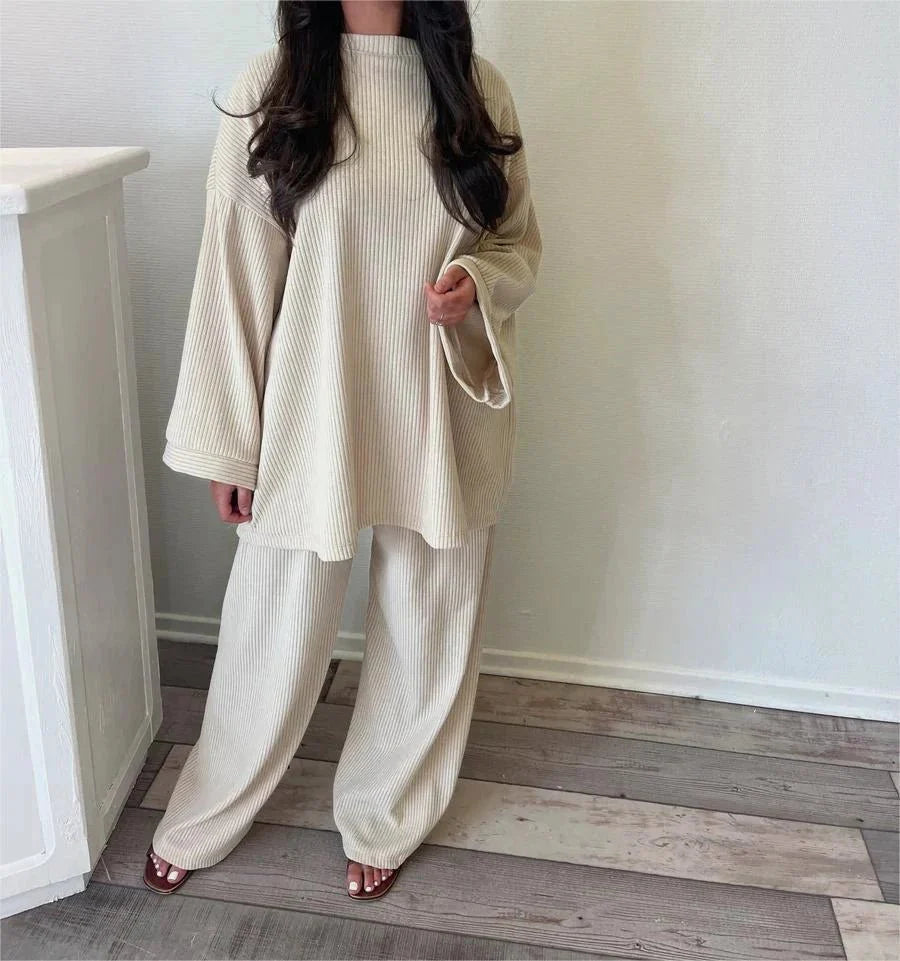 MIRELLA LOUNGEWEAR-SET – DAMEN-LOUNGEWEAR-SET MIT MODERNER GERIPPTER STRUKTUR FÜR EINEN TRENDIGEN LOOK