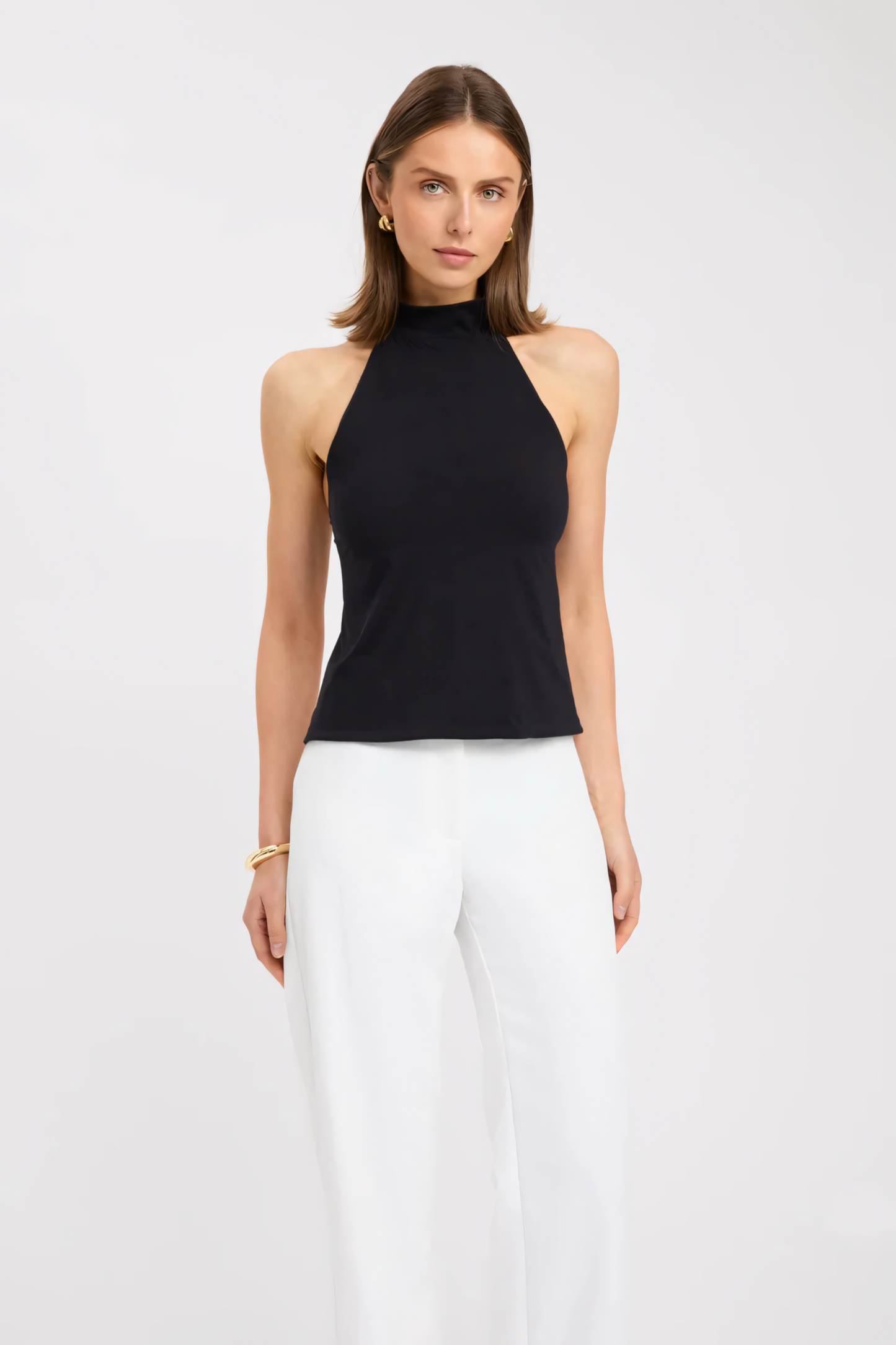 LYNNE – SCHWARZES NECKHOLDER TOP MIT ELEGANTEM SCHNITT