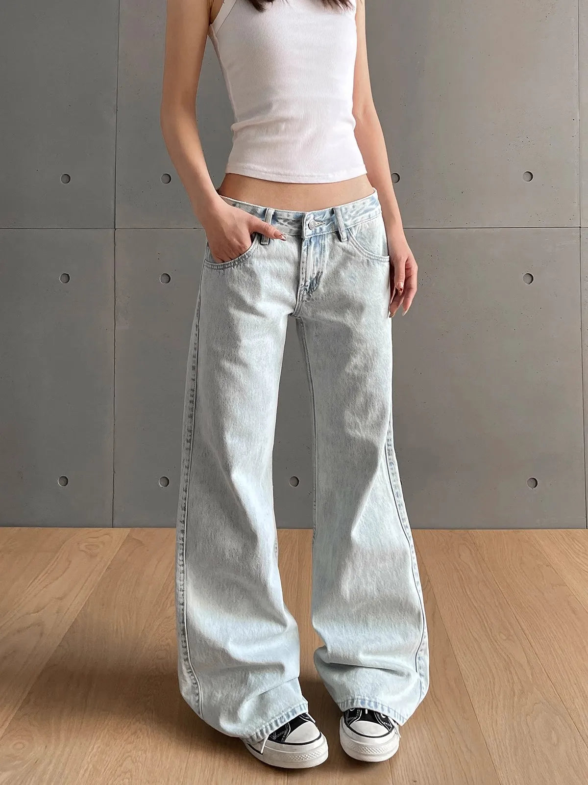 ZADRA JEANS MIT NIEDRIGEM BUND UND TASCHENDETAILS
