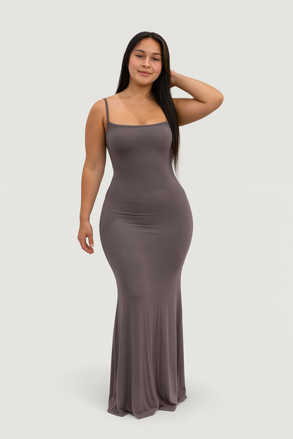 ZARINA – FIGURBETONTES MAXIKLEID MIT SPAGHETTITRÄGERN