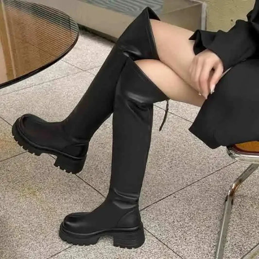 VIVIENNE OVERKNEE STIEFEL – LUXURIÖS & STILVOLL