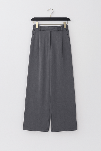 ADA ANZUGHHOSE MIT WEITEM BEIN UND BUNDFALTEN