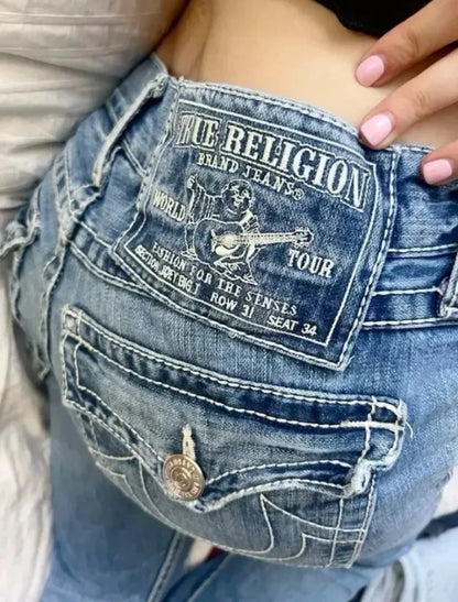 SIERRA DESIGNER-JEANS MIT STRASSDETAILS UND PERFEKTEM SITZ